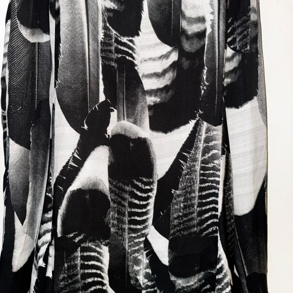 BB Dakota Black and White Feather-Print Lose Dress